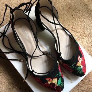 Kenneth Cole Reaction floral block heels size 8
